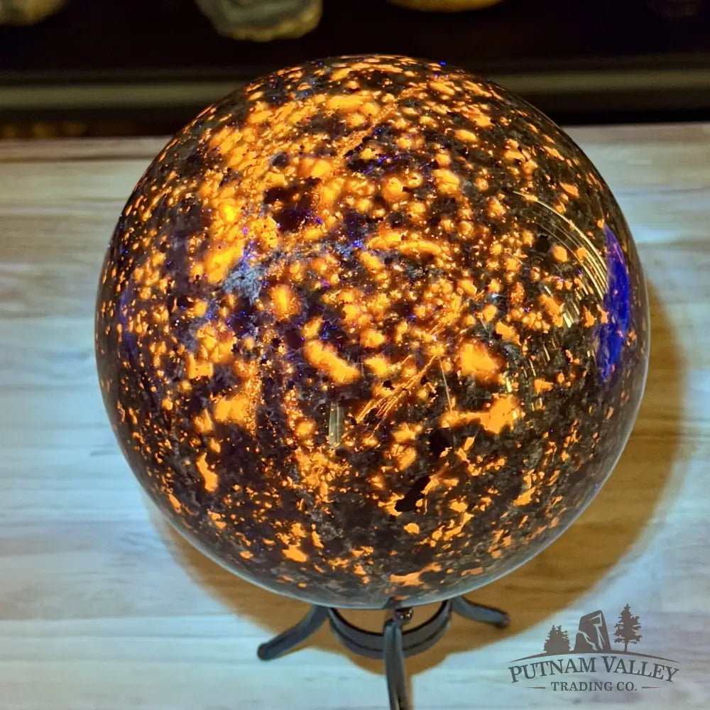 Yooperlite Sphere 6.09’’, UV Reactive Glow - Sphere
