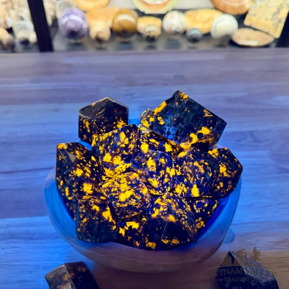 Polished Yooperlite Freeform Stones (1 lb), UV Reactive Glow - Tumbled Stone
