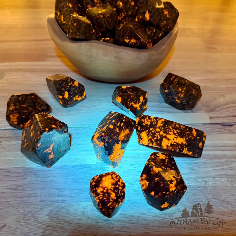 Polished Yooperlite Freeform Stones (1 lb), UV Reactive Glow - Tumbled Stone