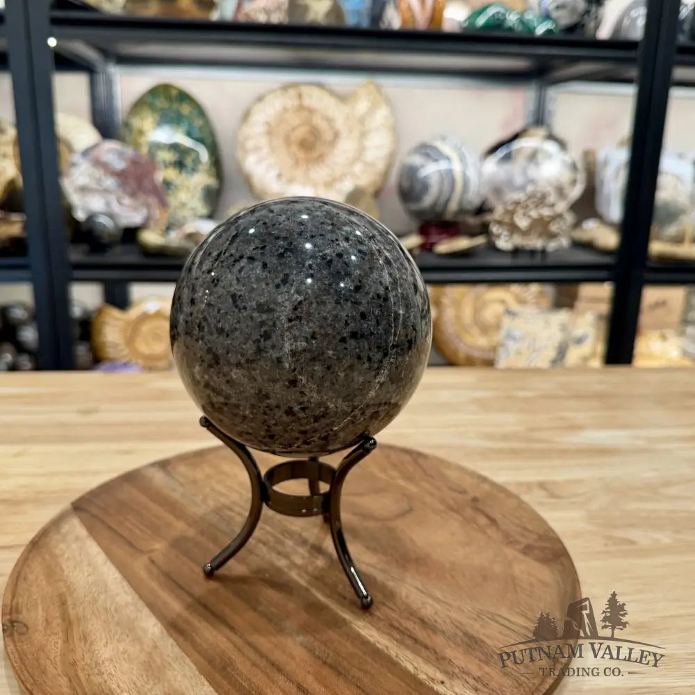 Yooperlite Sphere 4.66’’, UV Reactive Glow - Sphere