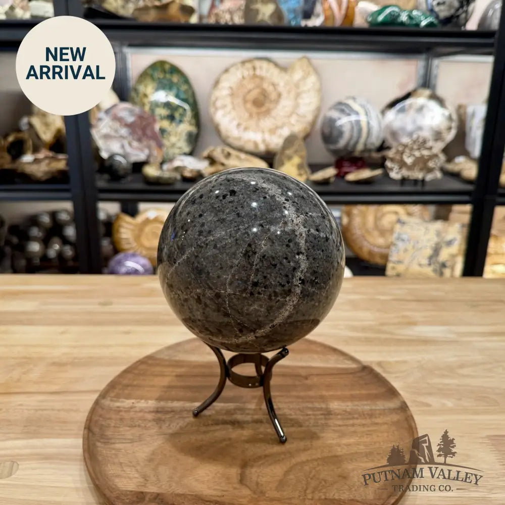Yooperlite Sphere 5.65’’, UV Reactive Glow - Sphere