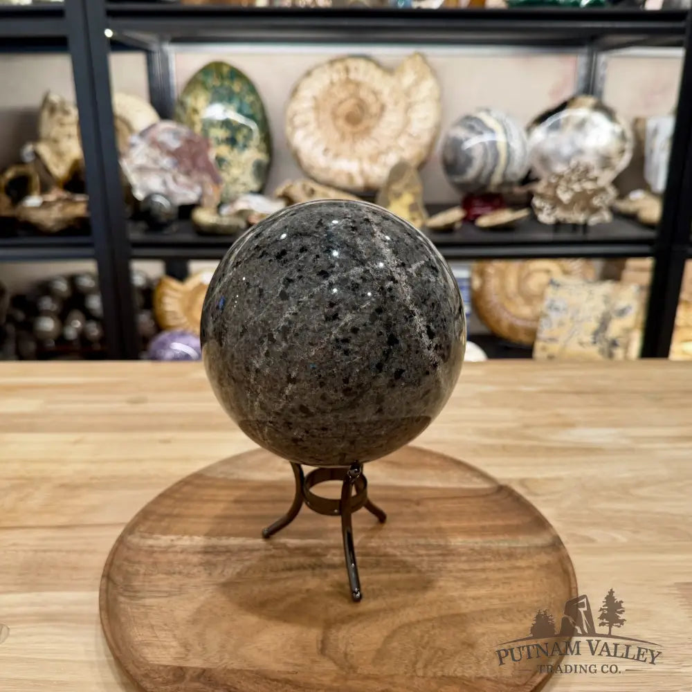 Yooperlite Sphere 5.65’’, UV Reactive Glow - Sphere