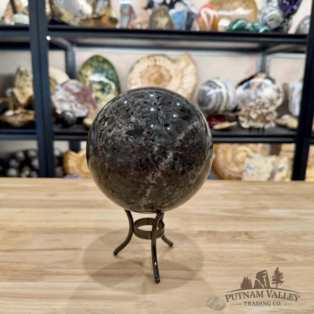 Yooperlite Sphere 5.7’’, UV Reactive Glow - Sphere