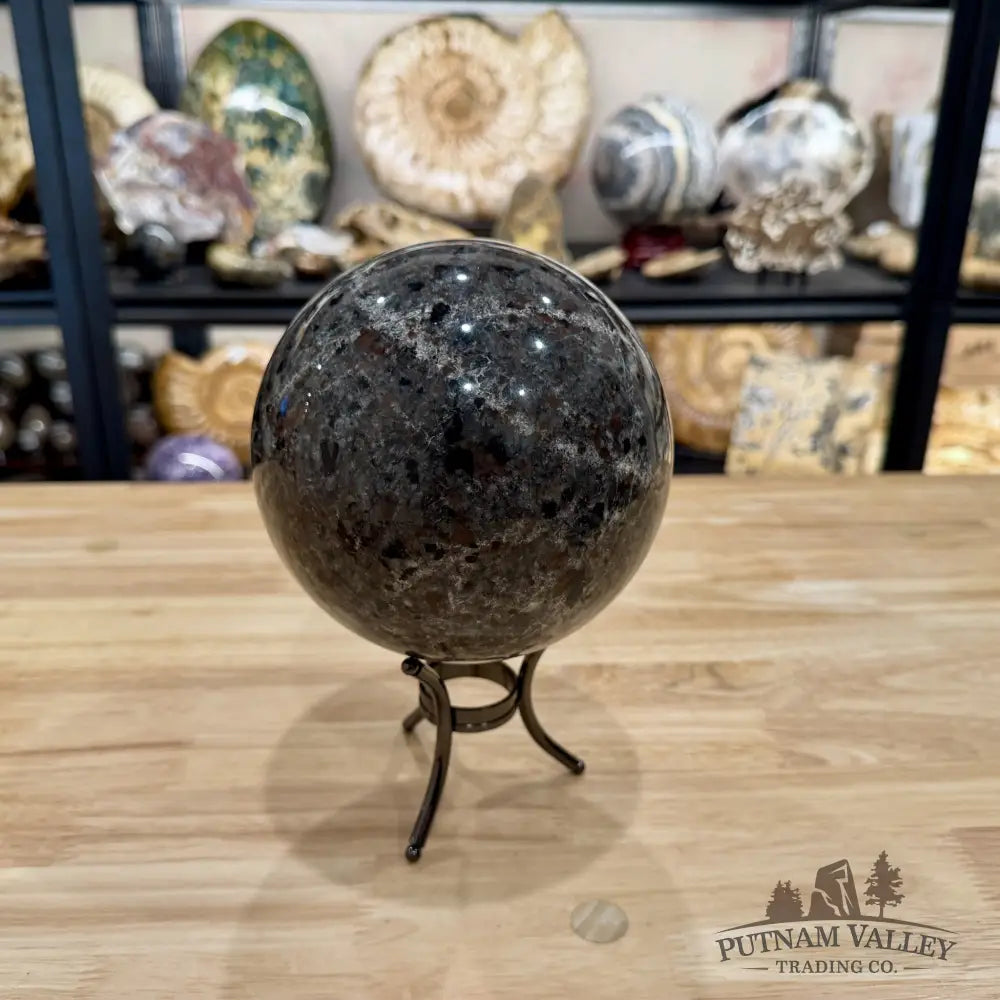 Yooperlite Sphere 5.7’’, UV Reactive Glow - Sphere