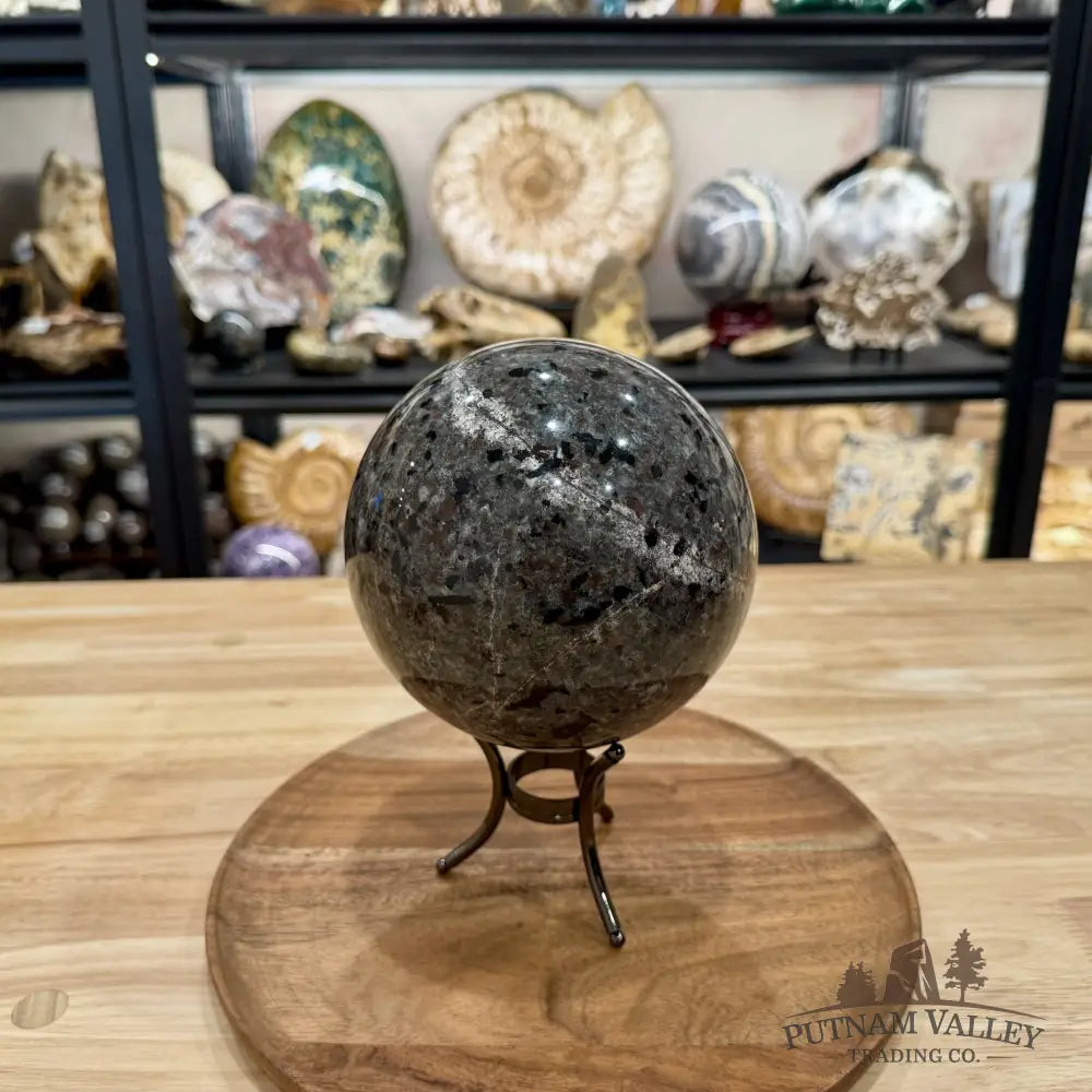 Yooperlite Sphere 5.8’’, UV Reactive Glow - Sphere
